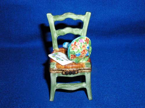 CHAIR W/FLOWER